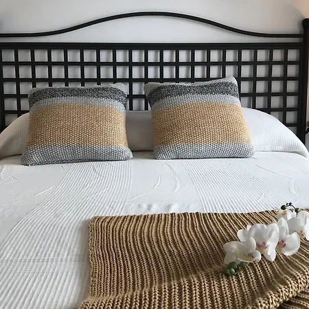 Appartement Lets Holidays Mediterranean